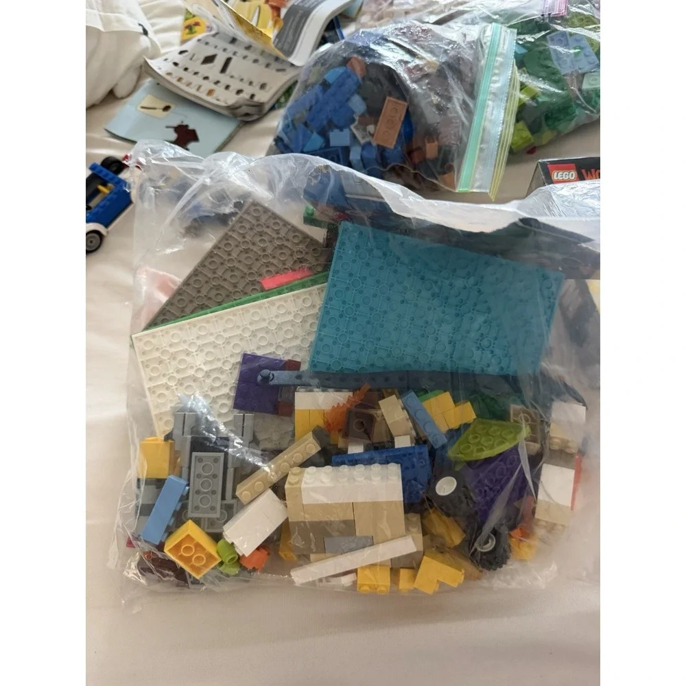 LEGO Lot 4.8 Lbs Star Wars Marvel City Minifigures Manuals Mixed Bulk